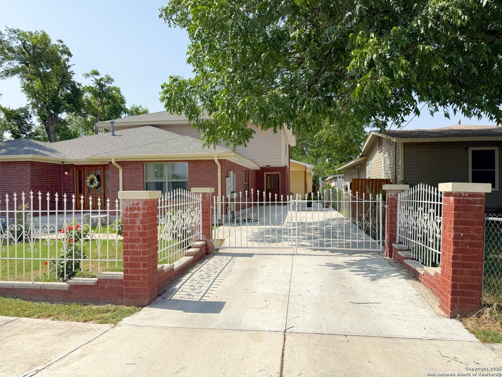 Photo of 710 W Baetz Blvd., San Antonio, TX 78221 (MLS # 1893763)