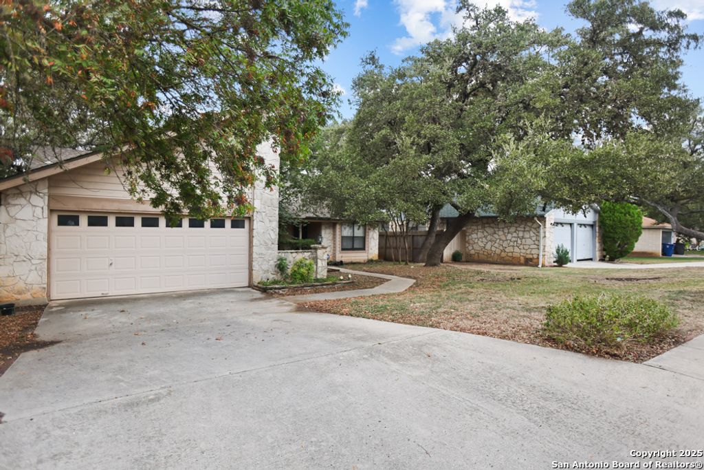 Photo of 13823 Chisom Creek St., San Antonio, TX 78249 (MLS # 1914070)