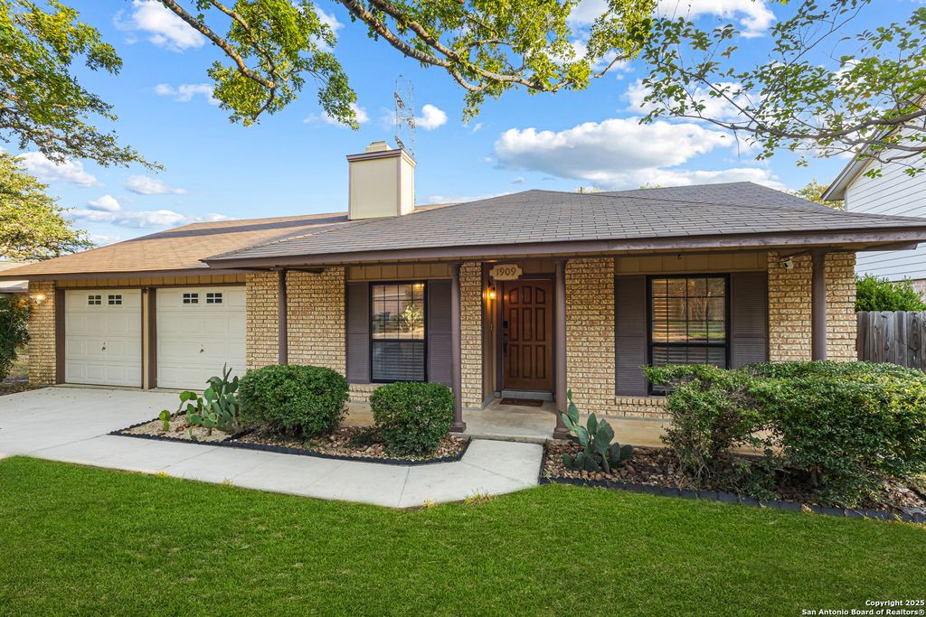 Photo of 1909 Creek Mountain, San Antonio, TX 78259 (MLS # 1898138)