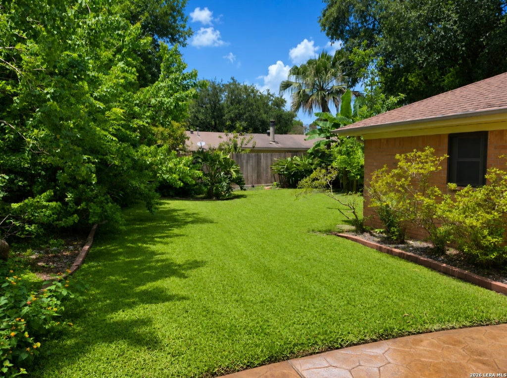 Photo of 907 REDWAY LN, Houston, TX 77062 (MLS # 2008746)