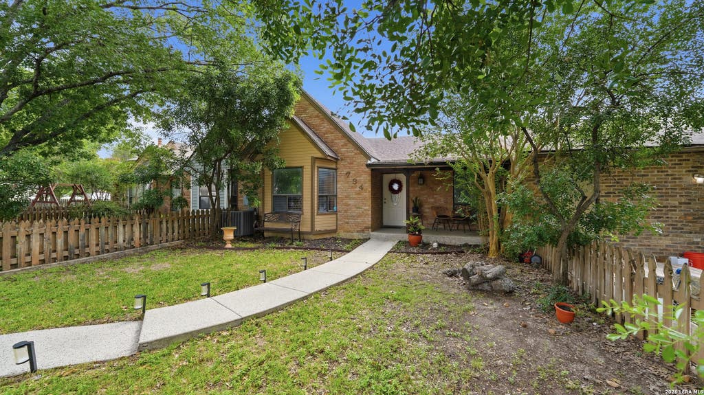 Photo of 734 Summerwood Drive, New Braunfels, TX 78130 (MLS # 1973122)