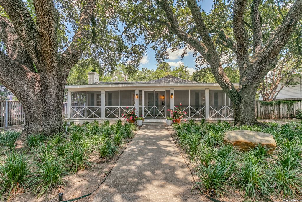 Photo of 317 ARCADIA PL, Terrell Hills, TX 78209 (MLS # 1991852)