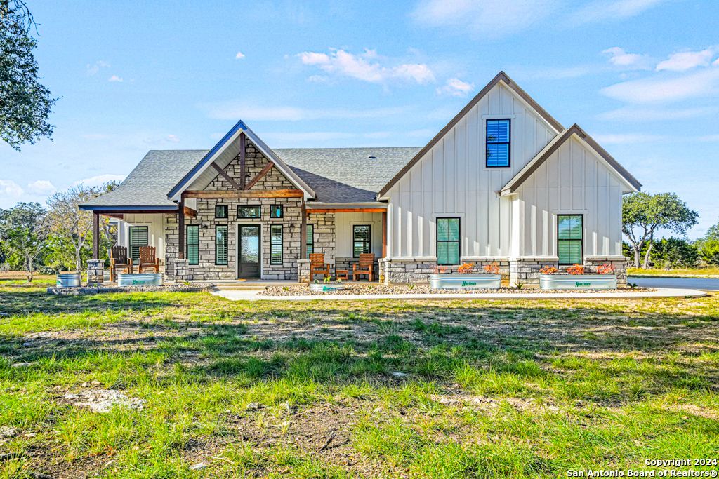 Photo of 936 Cielo Rio, Pipe Creek, TX 78063 (MLS # 1926956)