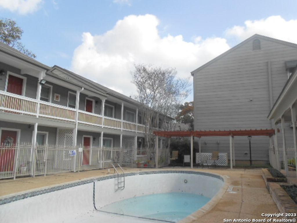 Photo of 2300 NACOGDOCHES RD 118 E #118 E, San Antonio, TX 78209 (MLS # 1934833)