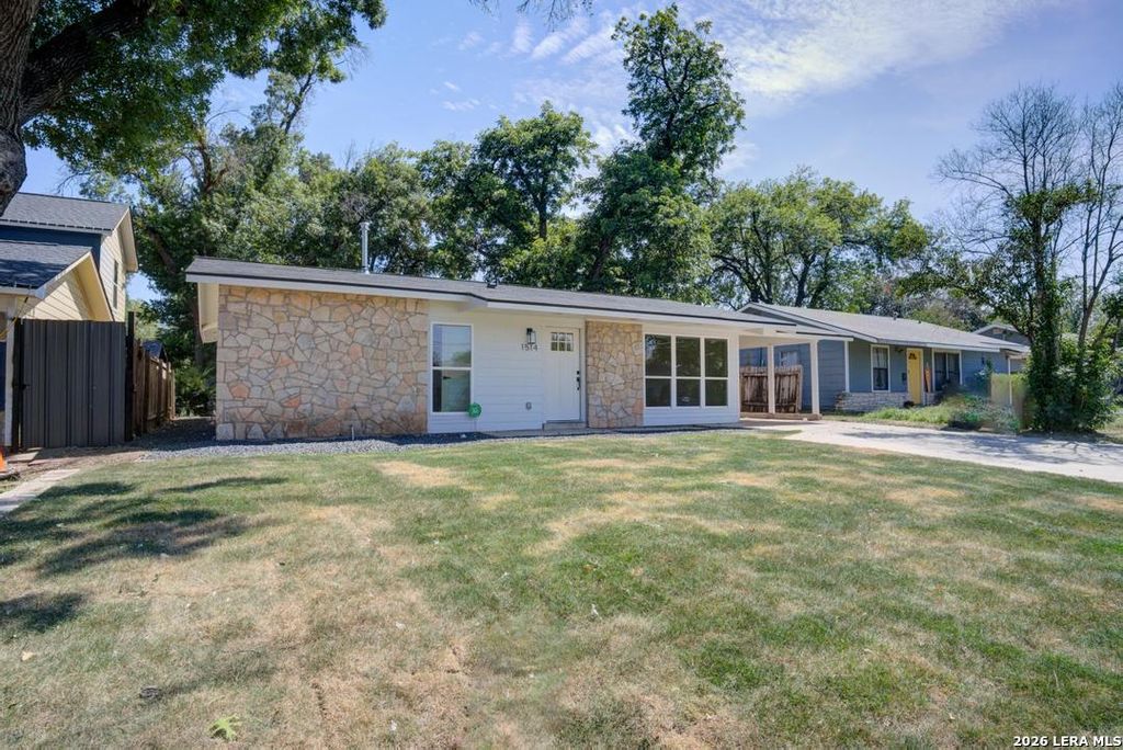 Photo of 1514 Arroya Vista, San Antonio, TX 78213 (MLS # 1943908)