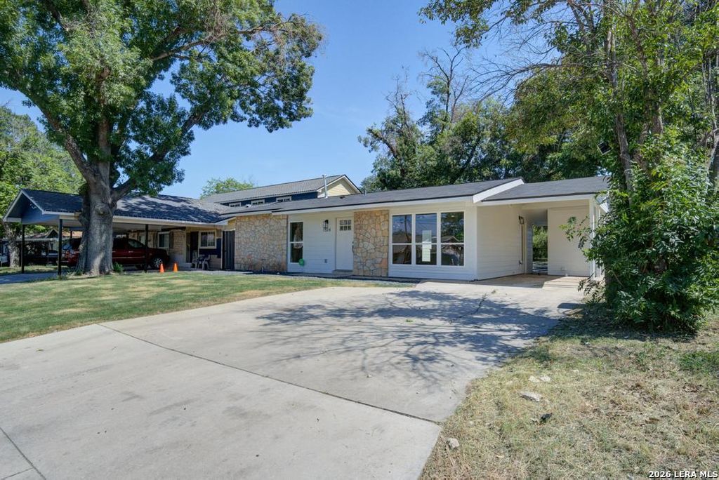 Photo of 1514 Arroya Vista, San Antonio, TX 78213 (MLS # 1943908)