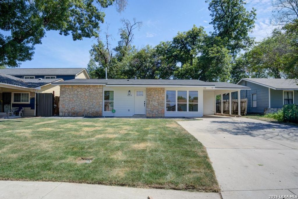 Photo of 1514 Arroya Vista, San Antonio, TX 78213 (MLS # 1943908)