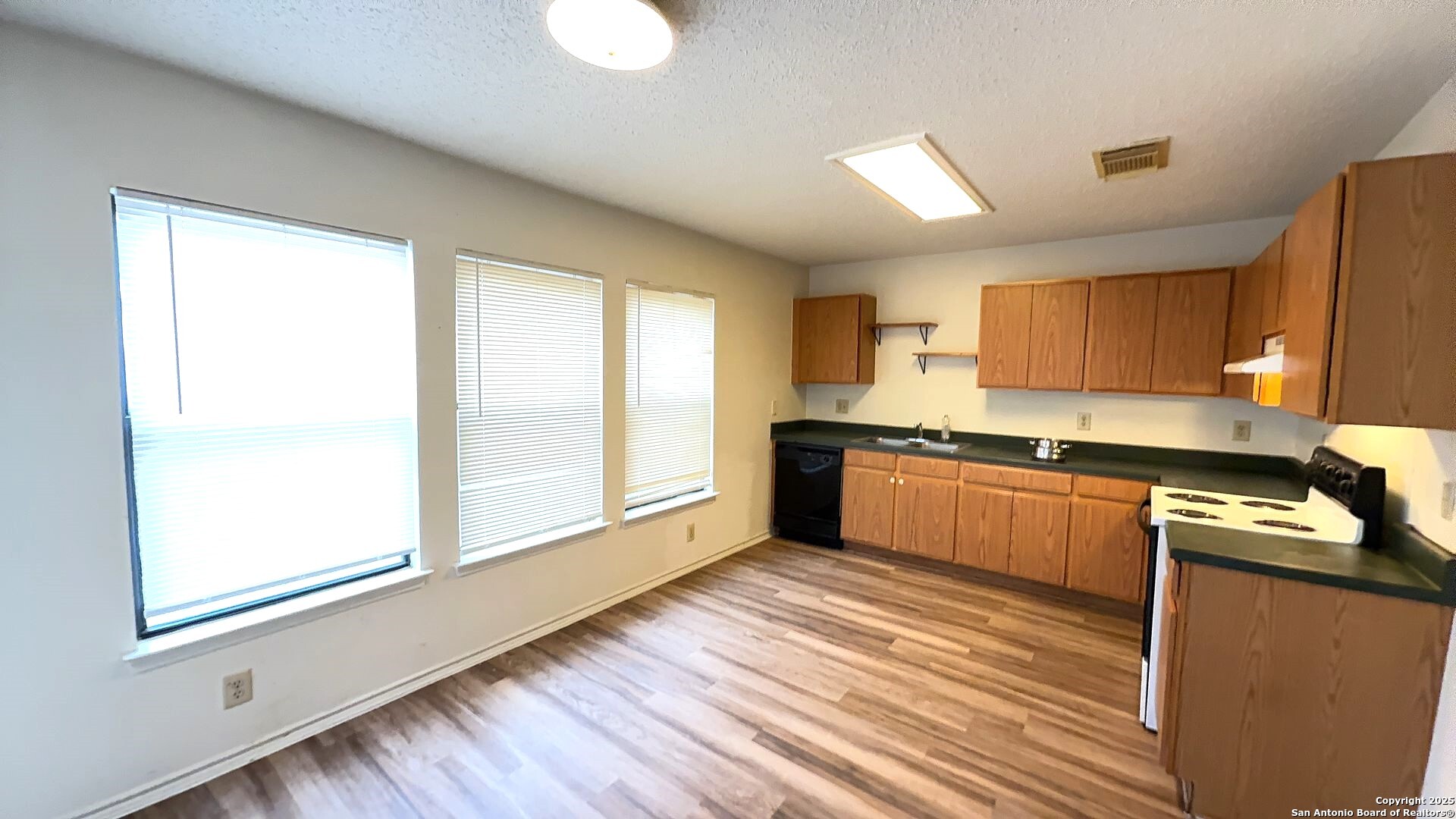 San Antonio, Texas 78240, United States, 3 Bedrooms Bedrooms, ,3 BathroomsBathrooms,Residential,Active,153492