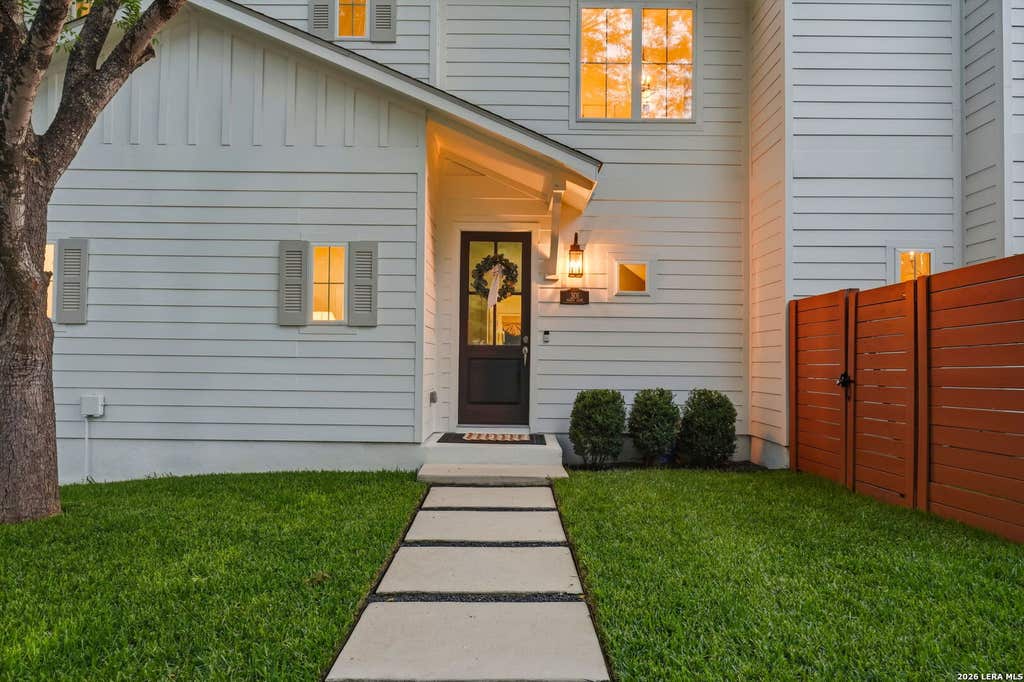 Photo of 301 OGDEN LN, Alamo Heights, TX 78209 (MLS # 1999185)
