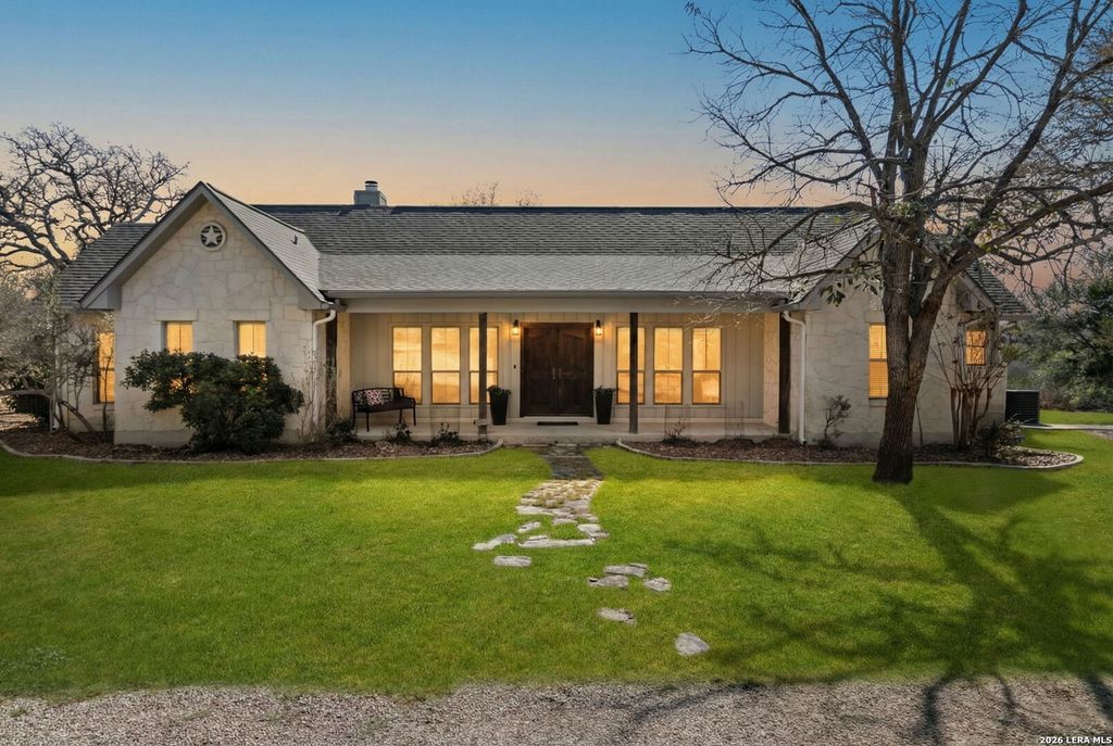 Photo of 711 Cypress Bend, Boerne, TX 78006 (MLS # 1943967)