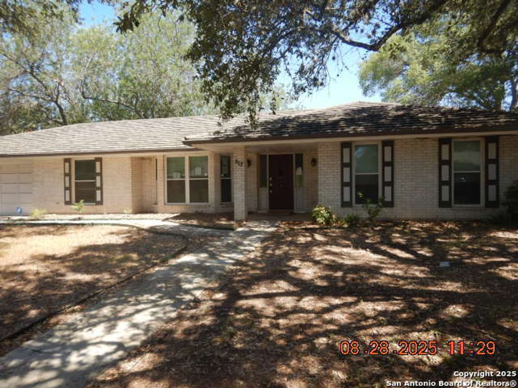 Photo of 517 Balfour Dr, Windcrest, TX 78239 (MLS # 1911947)