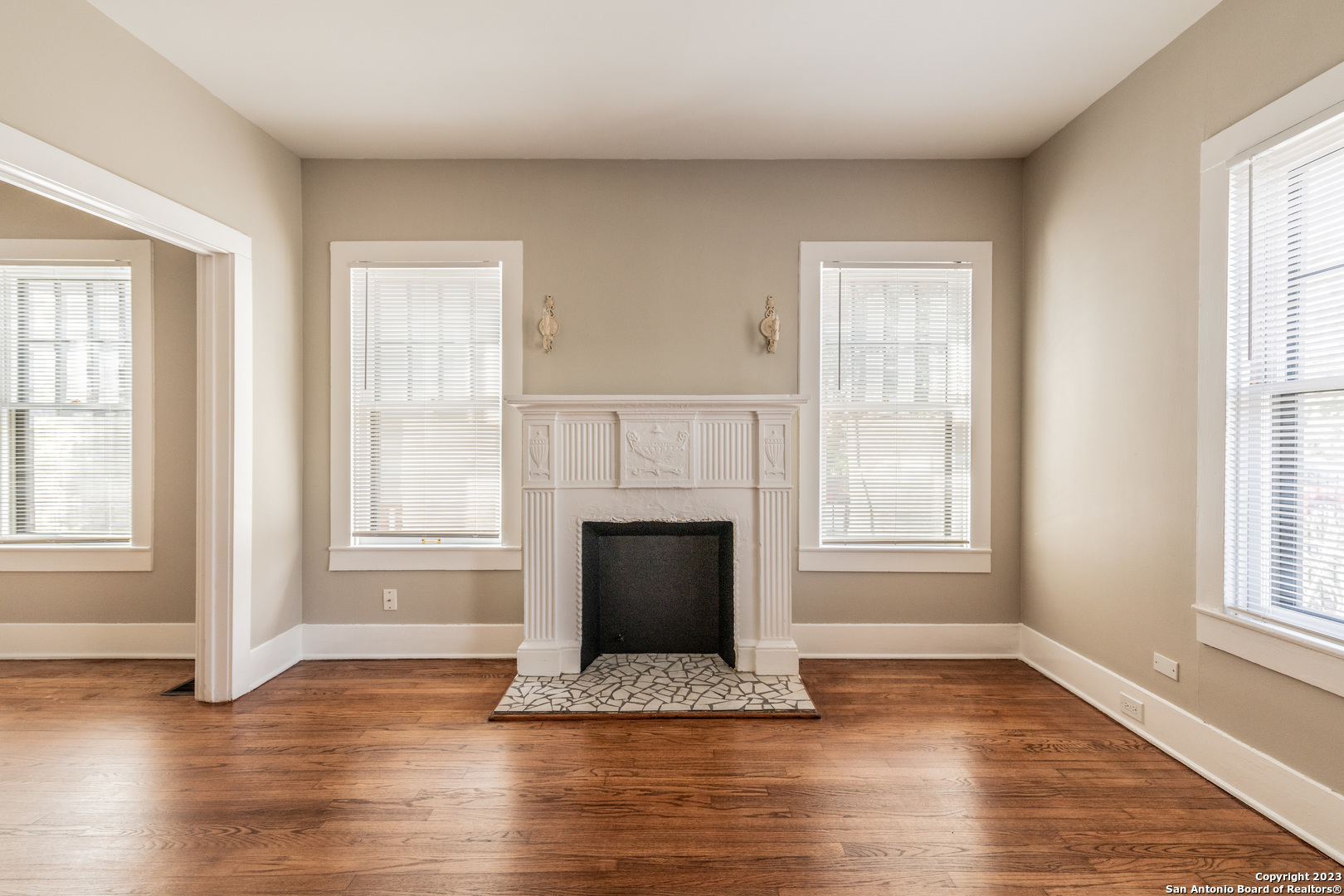 146 E Agarita Ave 2
