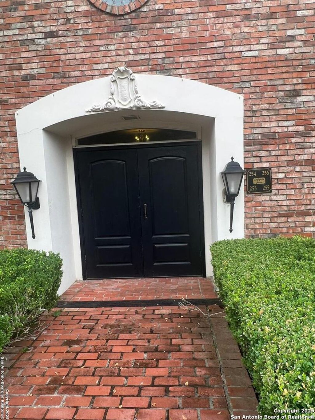 listing image 0