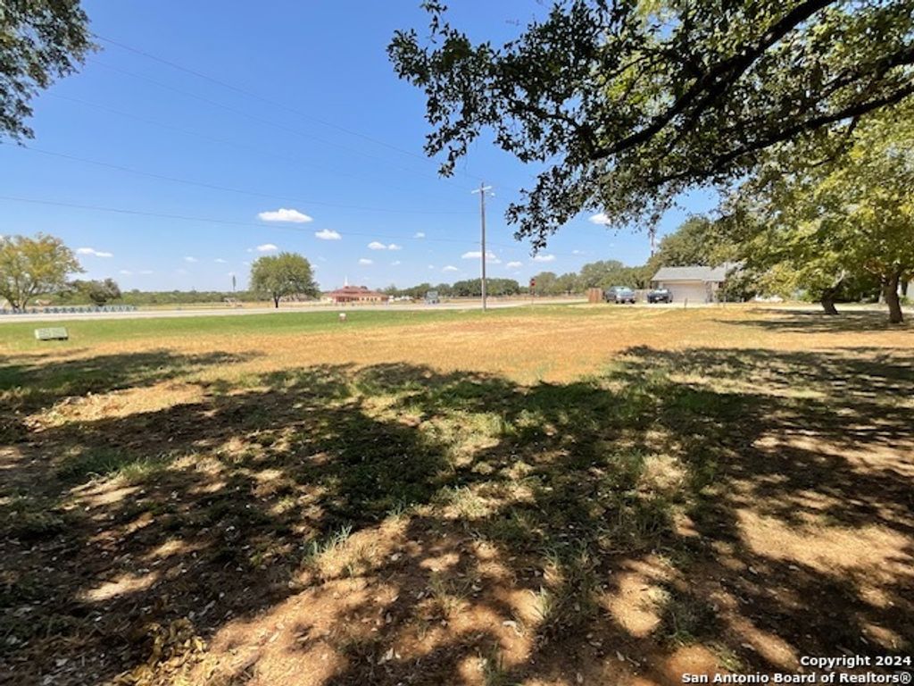Photo of 1003 JASMINE DR, Floresville, TX 78114 (MLS # 1755454)
