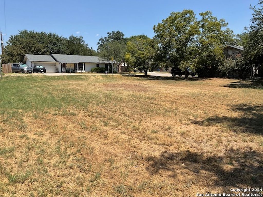 Photo of 1003 JASMINE DR, Floresville, TX 78114 (MLS # 1755454)