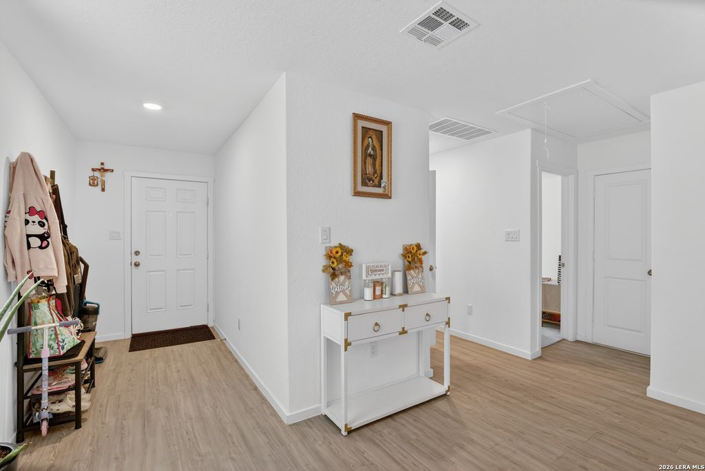 Photo of 304 Alligator Crk, Seguin, TX 78155 (MLS # 1959489)