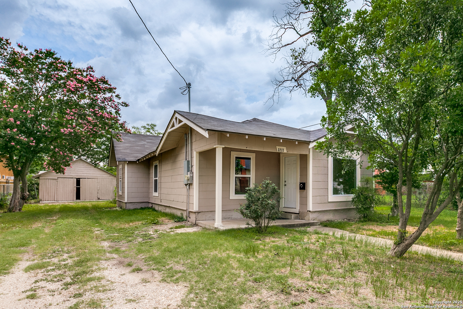2211 N Calaveras