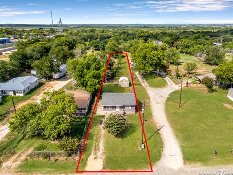 A home in Floresville