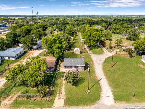 A home in Floresville