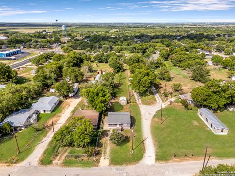 A home in Floresville