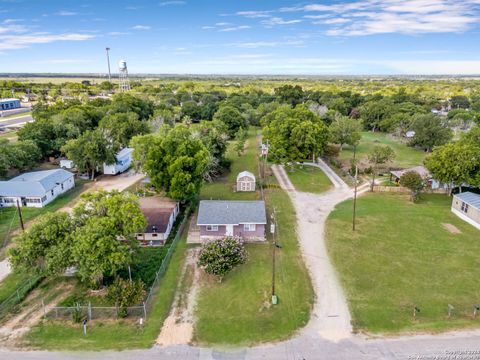 A home in Floresville