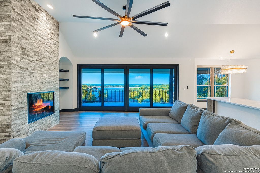 Photo of 141 Oak Shores, Canyon Lake, TX 78133 (MLS # 1925162)