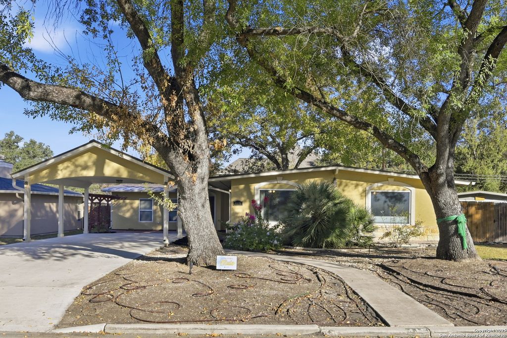 Photo of 415 calumet, San Antonio, TX 78209 (MLS # 1928384)