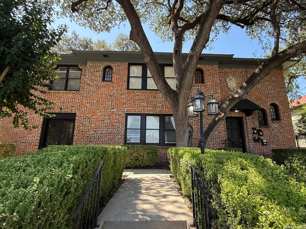 Photo of 270 E ROSEWOOD AVE, San Antonio, TX 78212 (MLS # 2011418)