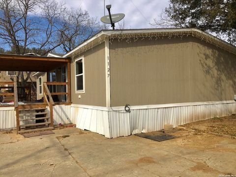 1127 Plum Floresville TX 78114