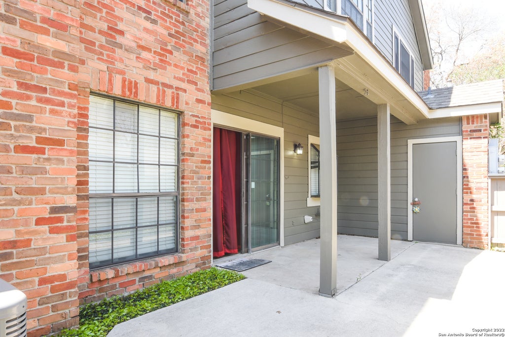 Photo of 9 Chapel Hill Circle, San Antonio, TX 78240 (MLS # 1971110)