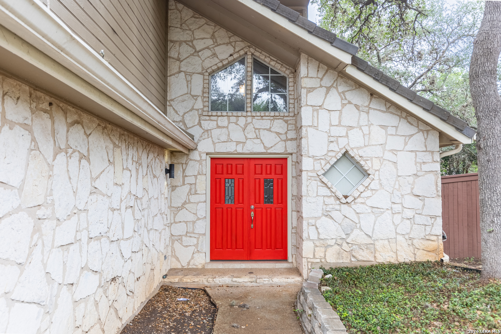 16111 SANTA CATHRENA