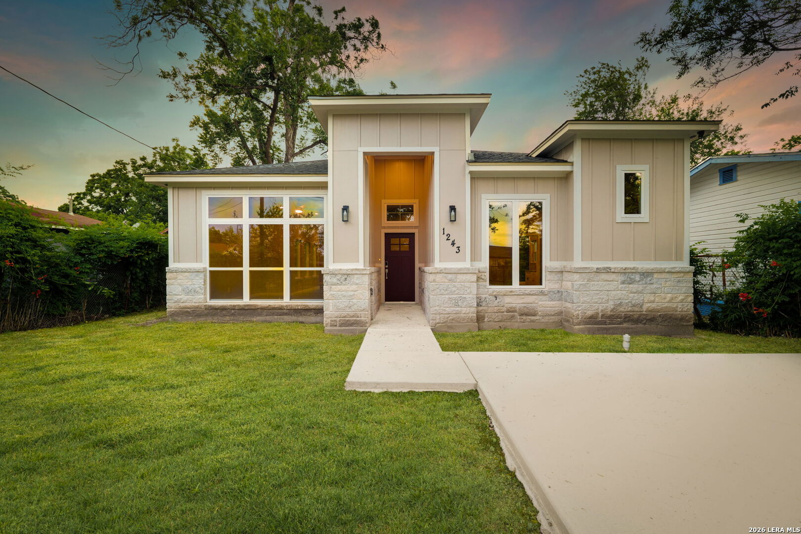 1243 W HARLAN AVE