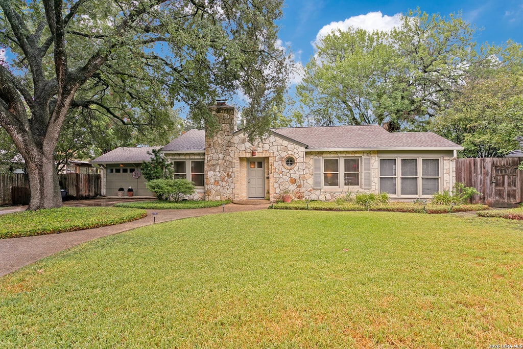 Photo of 438 PASEO ENCINAL ST, Olmos Park, TX 78212 (MLS # 2018216)