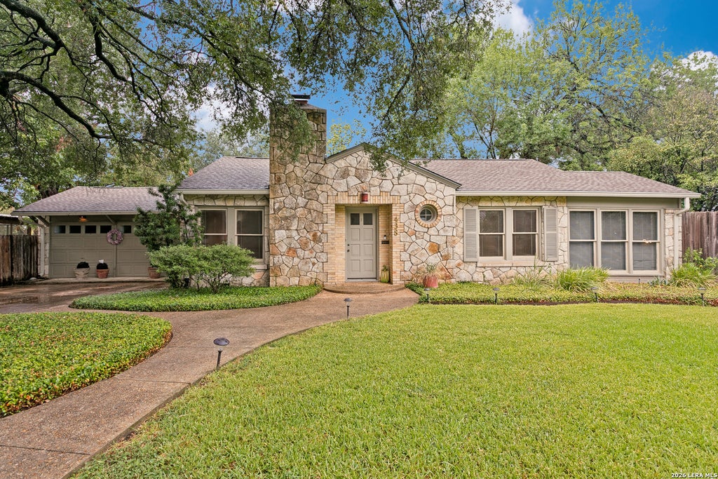 Photo of 438 PASEO ENCINAL ST, Olmos Park, TX 78212 (MLS # 2018216)