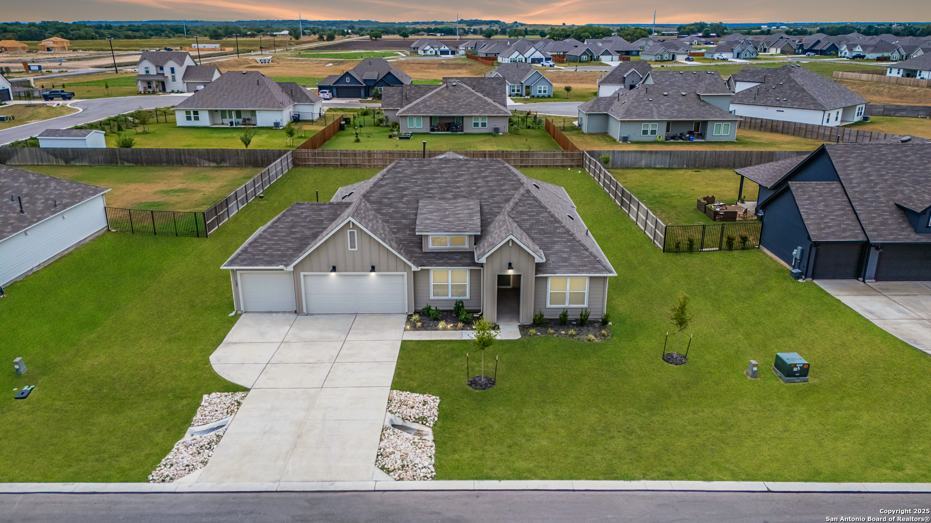 Photo 1 of 40 — 125 Nicks Cv, Lockhart, TX 78644