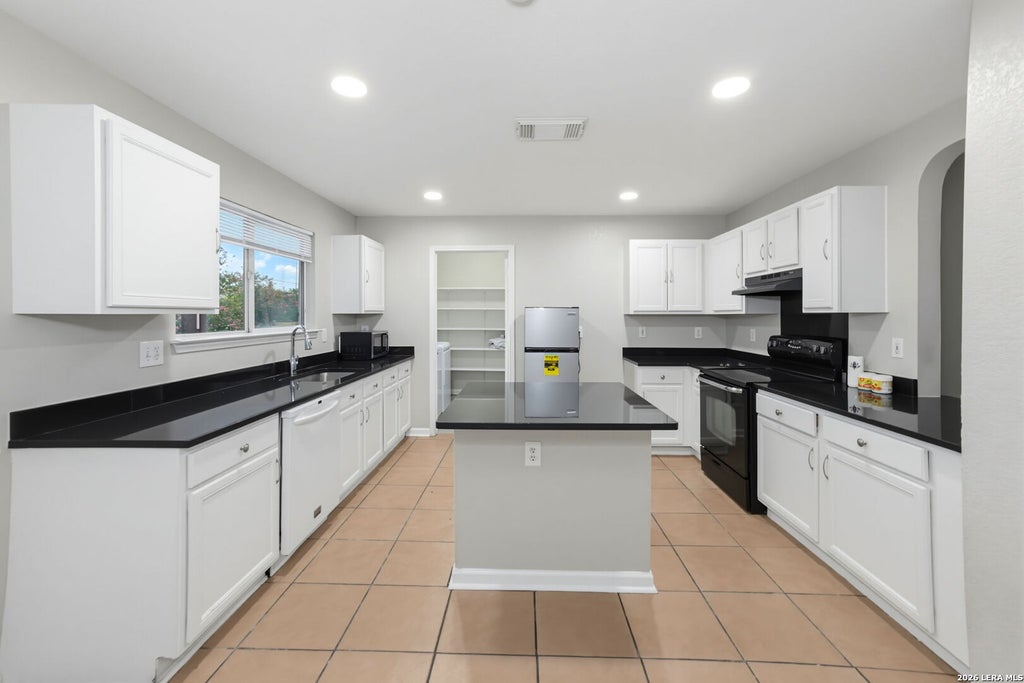 Photo of 618 Tres Caminos, San Antonio, TX 78245 (MLS # 2007135)