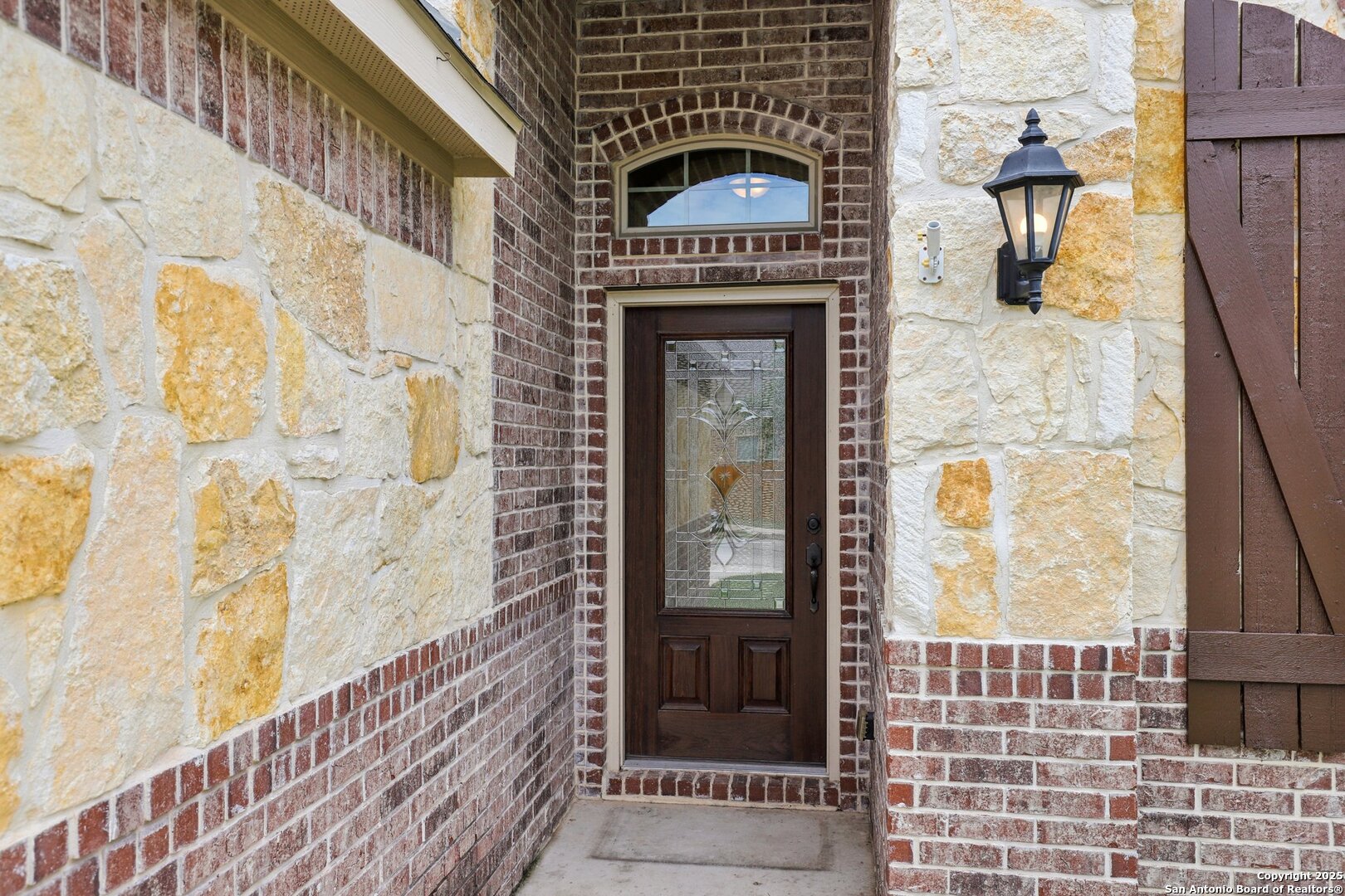 14222 Saratoga Pass