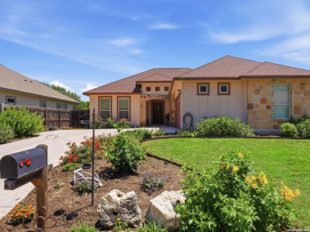 Photo of 225 Greenway Dr, Seguin, TX 78155 (MLS # 1972181)