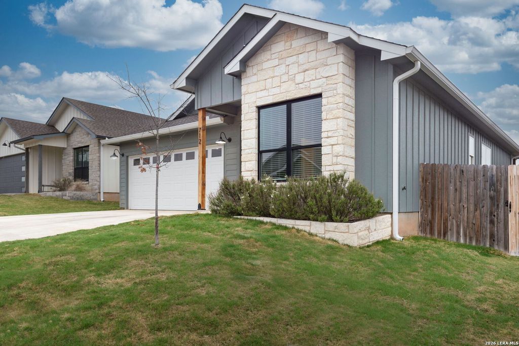 Photo of 712 Wedgewood Lane, Fredericksburg, TX 78624 (MLS # 1948446)