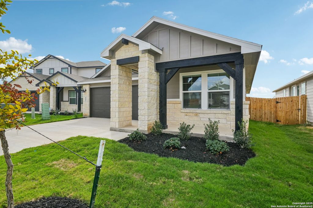 Photo of 806 Shatterhand Blvd, San Antonio, TX 78260 (MLS # 1884156)