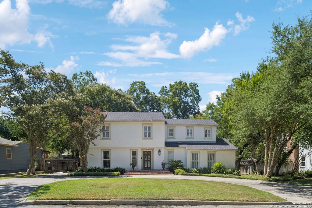 Photo of 420 Grandview, Terrell Hills, TX 78209 (MLS # 1894189)