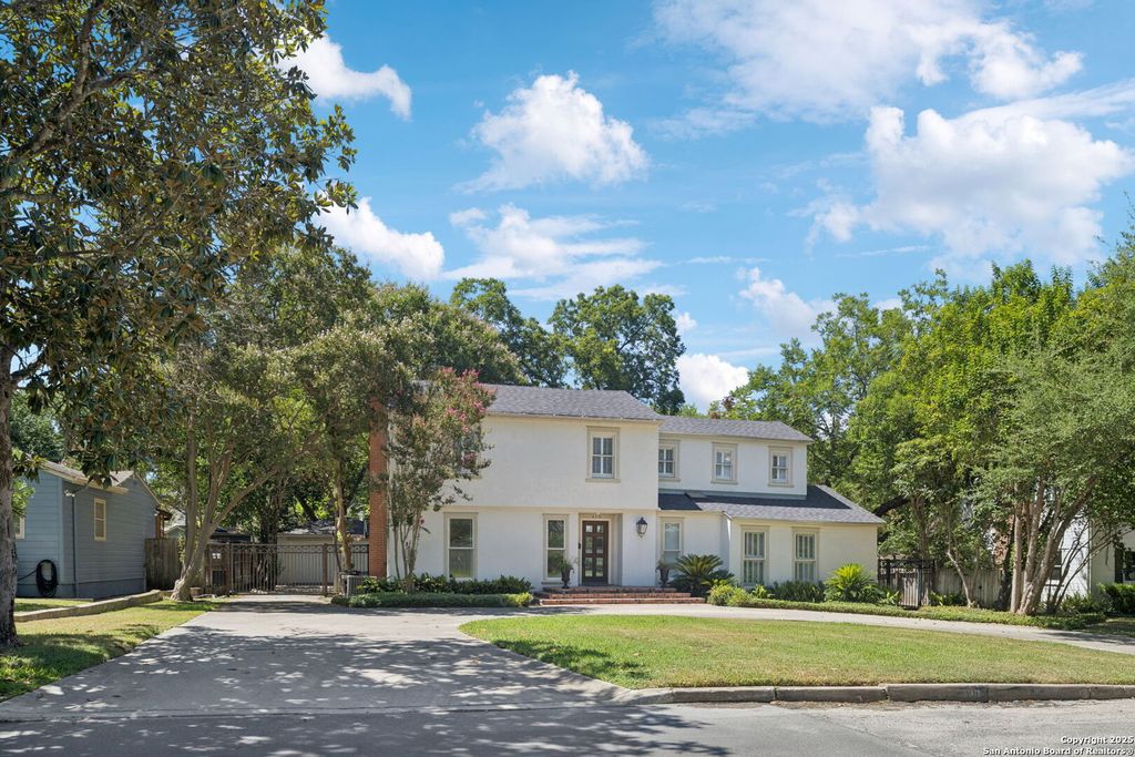 Photo of 420 Grandview, Terrell Hills, TX 78209 (MLS # 1894189)