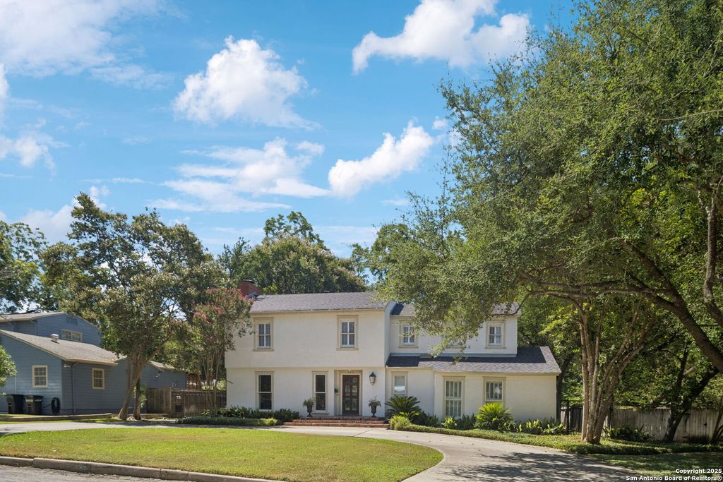 Photo of 420 Grandview, Terrell Hills, TX 78209 (MLS # 1894189)