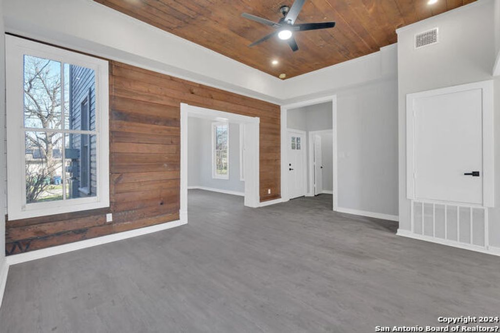 Photo of 918 Dawson St, San Antonio, TX 78202 (MLS # 1932791)