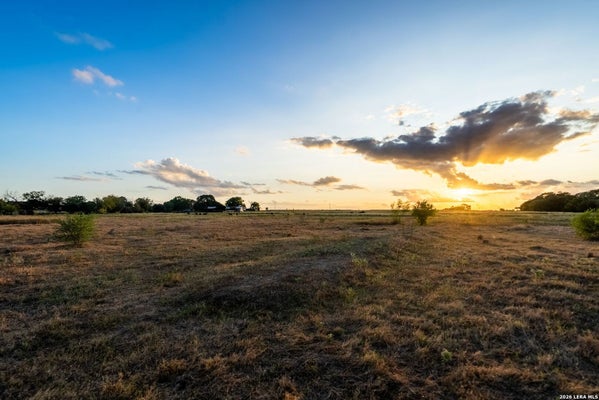 425 SEAWILLOW RD, LOCKHART, TX 78644 - Image f6cd8a51997e64a7133263b2aa645262/4073989519