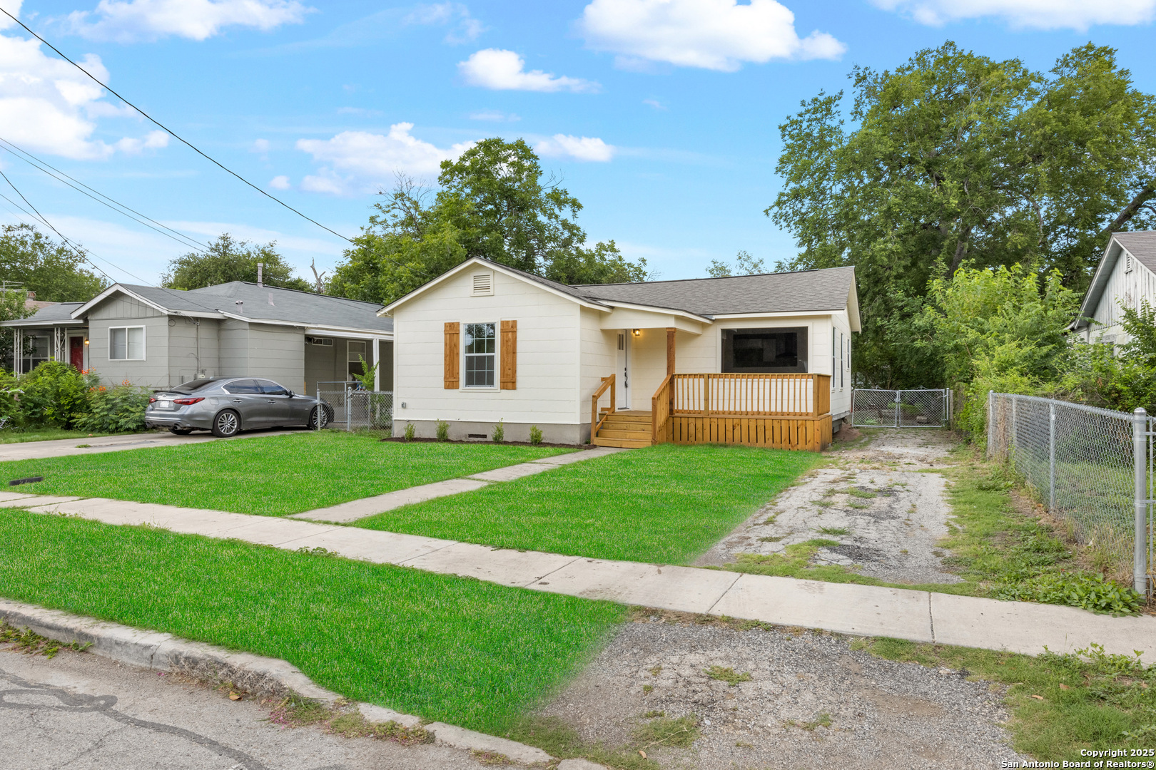 114 E Mayfield