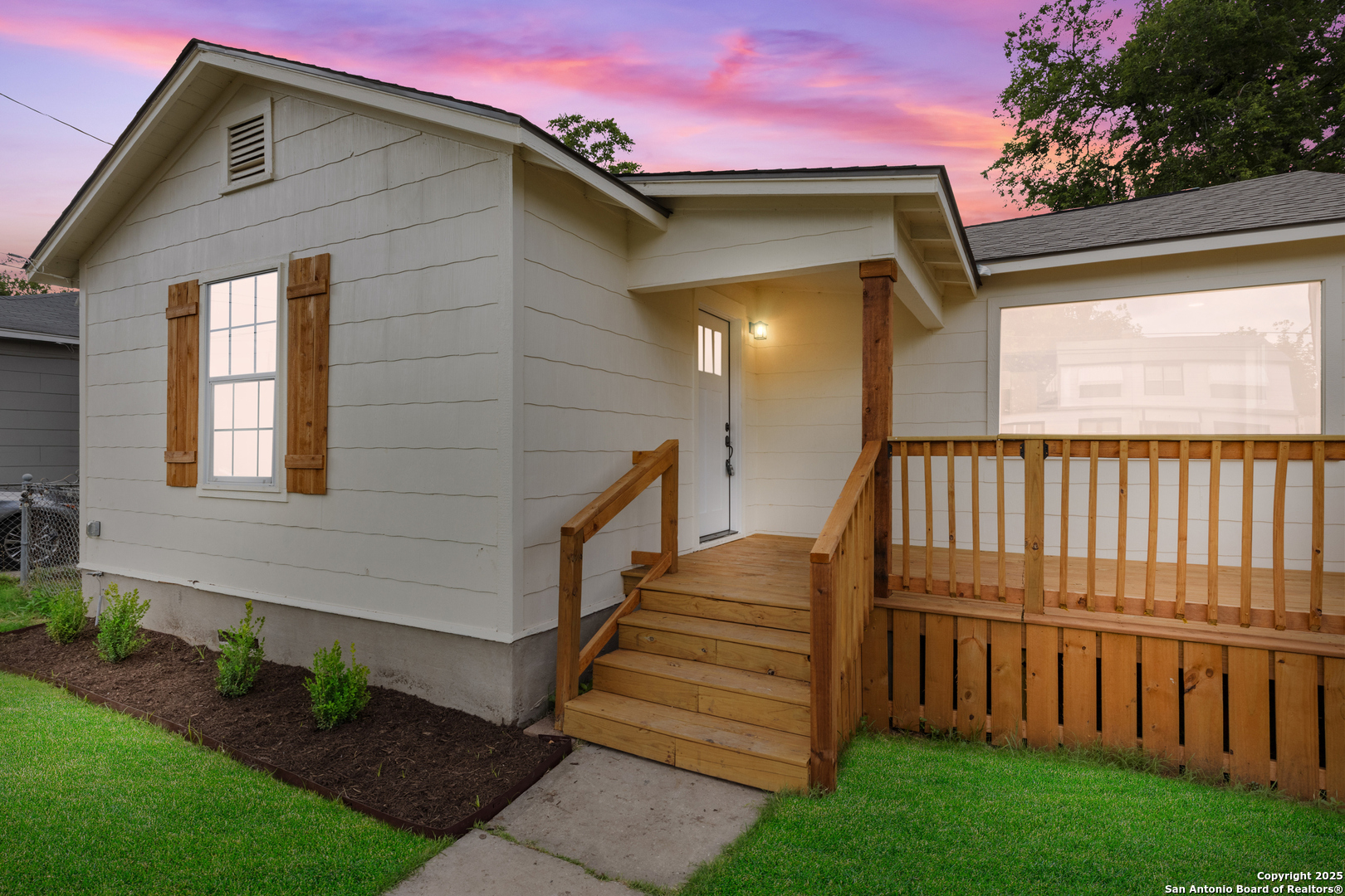 114 E Mayfield
