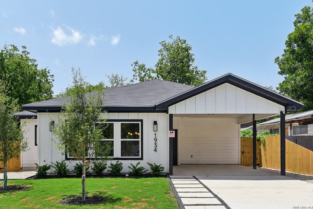 Photo of 1934 Lamar St, San Antonio, TX 78202 (MLS # 1946555)