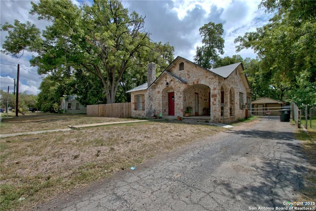 Photo of 320 E Faust, New Braunfels, TX 78130 (MLS # 1927966)