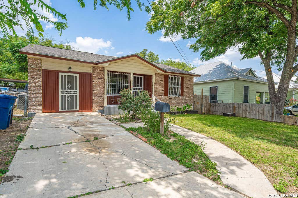 Photo of 325 MARYLAND ST, San Antonio, TX 78203 (MLS # 2006702)